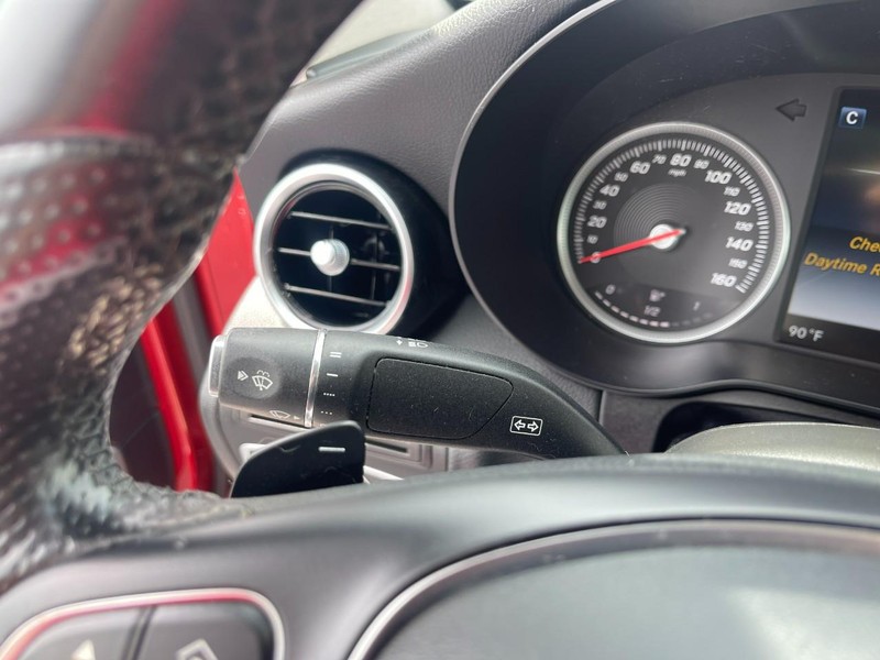 Mercedes-Benz C-Class Vehicle Image 26