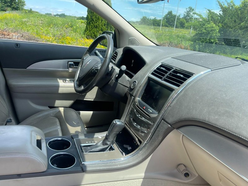 Lincoln MKX Vehicle Image 02