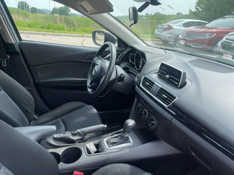 Mazda Mazda3 Sedan Vehicle Image 02