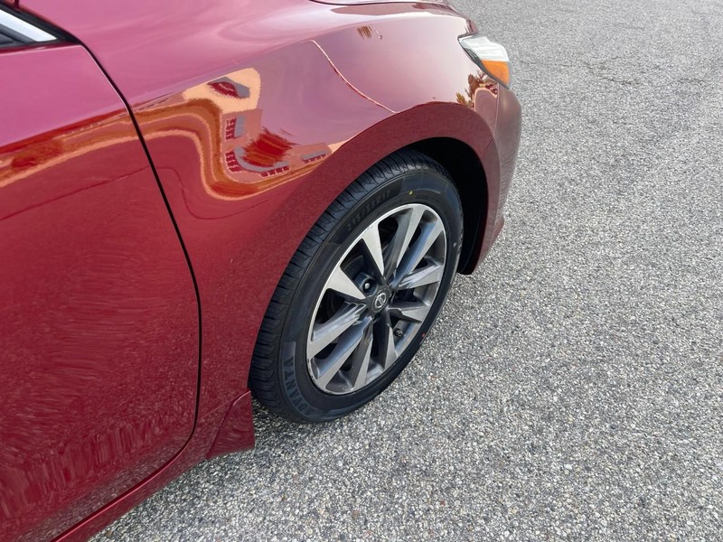 Nissan Altima Vehicle Image 05