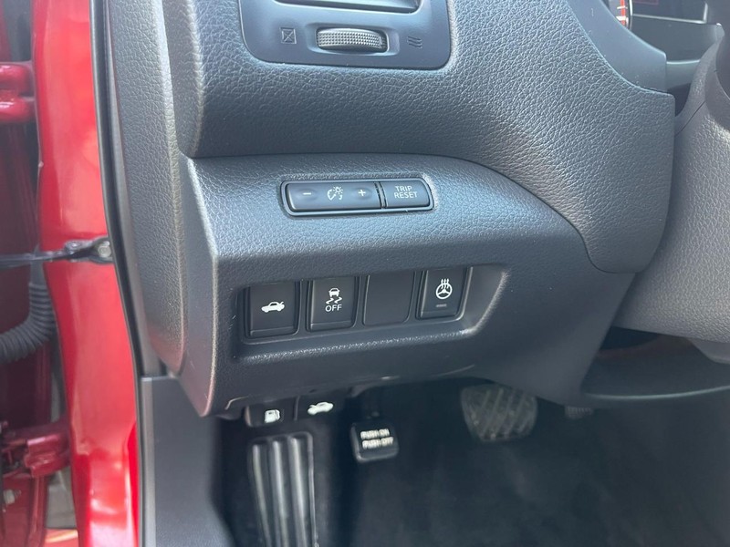 Nissan Altima Vehicle Image 19