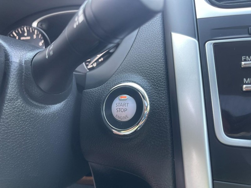 Nissan Altima Vehicle Image 26