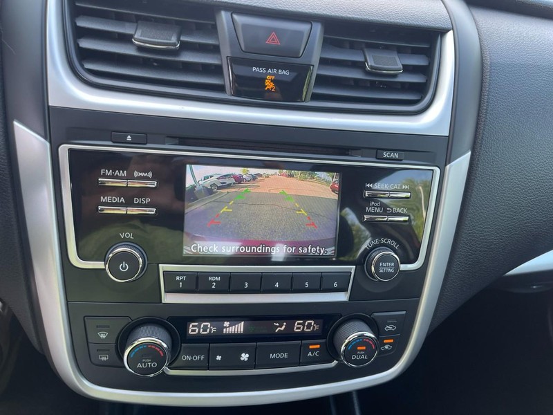 Nissan Altima Vehicle Image 28