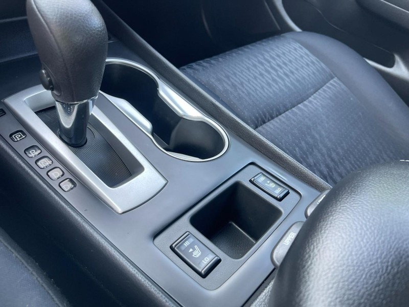 Nissan Altima Vehicle Image 29