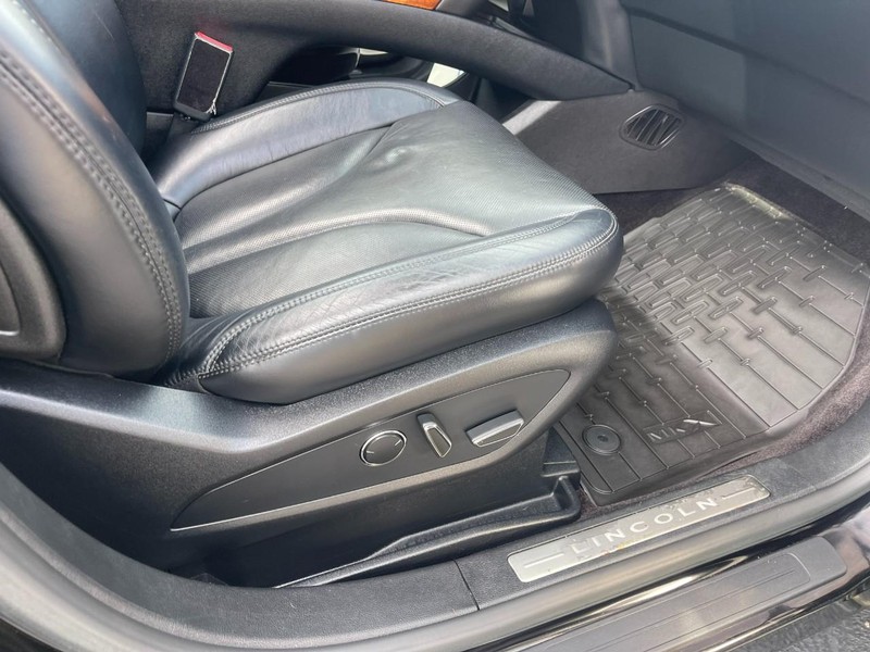 Lincoln MKX Vehicle Image 08