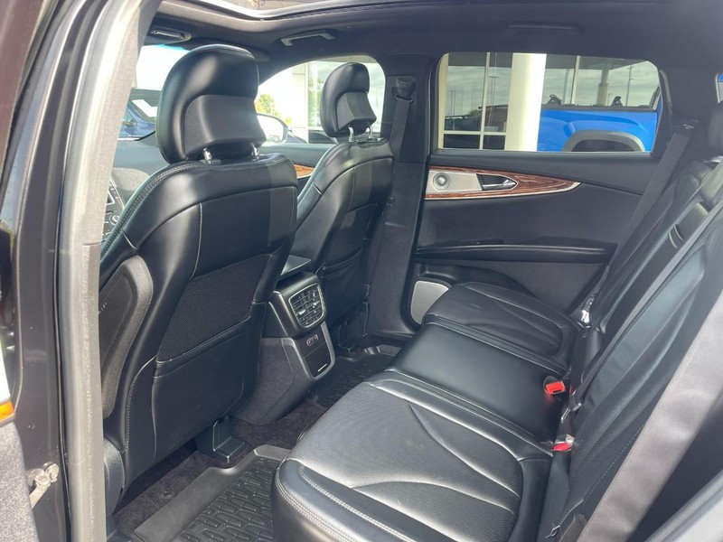 Lincoln MKX Vehicle Image 16