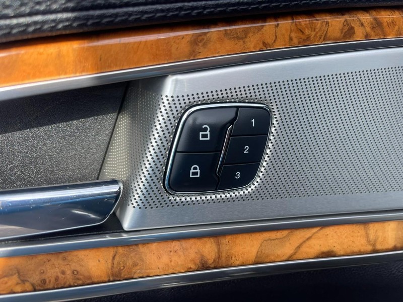 Lincoln MKX Vehicle Image 20