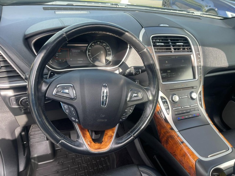 Lincoln MKX Vehicle Image 23