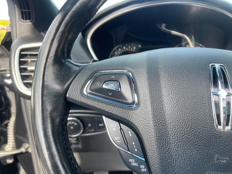 Lincoln MKX Vehicle Image 24