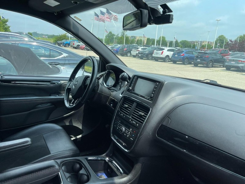 Dodge Grand Caravan Vehicle Image 02