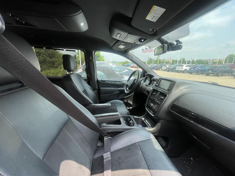 Dodge Grand Caravan Vehicle Image 03