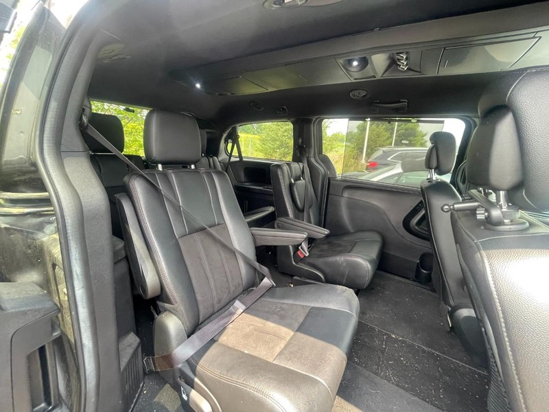 Dodge Grand Caravan Vehicle Image 04