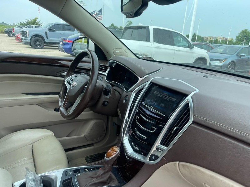 Cadillac SRX Vehicle Image 02