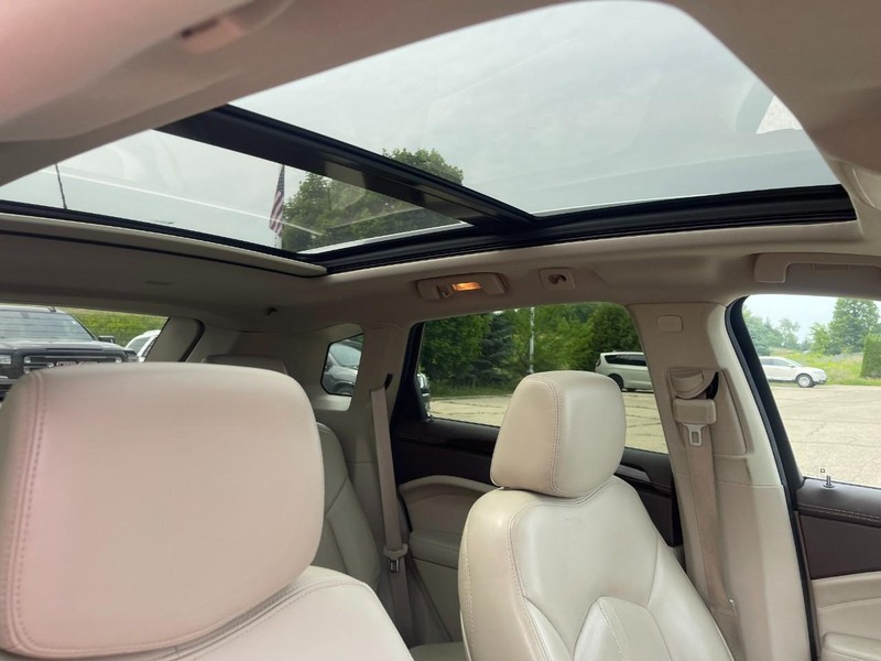 Cadillac SRX Vehicle Image 03