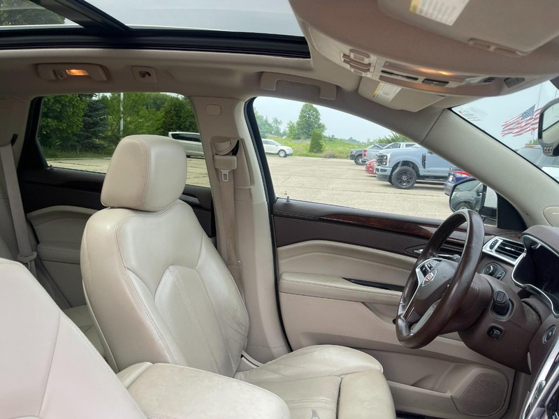 Cadillac SRX Vehicle Image 04