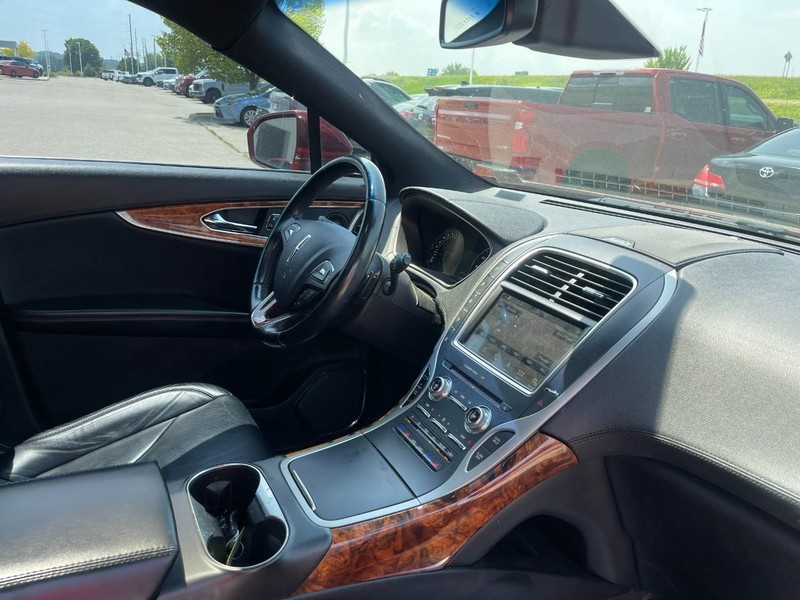 Lincoln MKX Vehicle Image 02