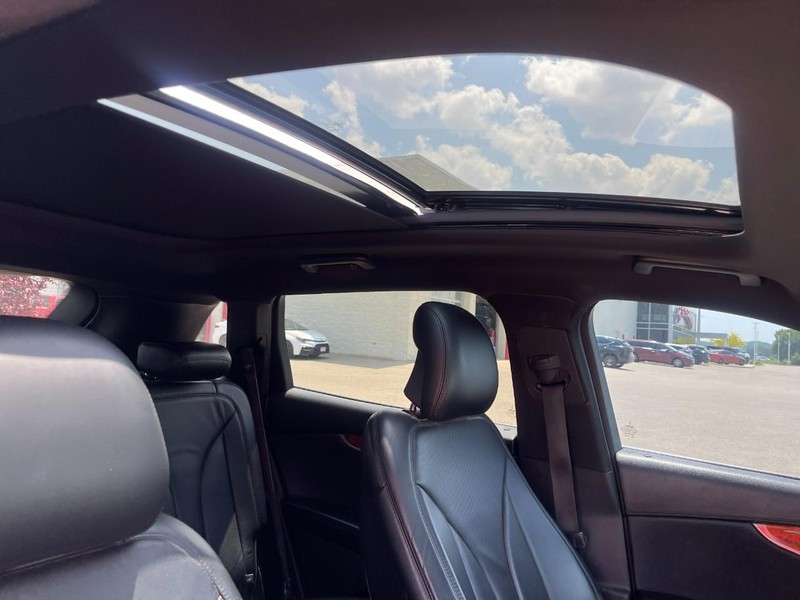 Lincoln MKX Vehicle Image 03