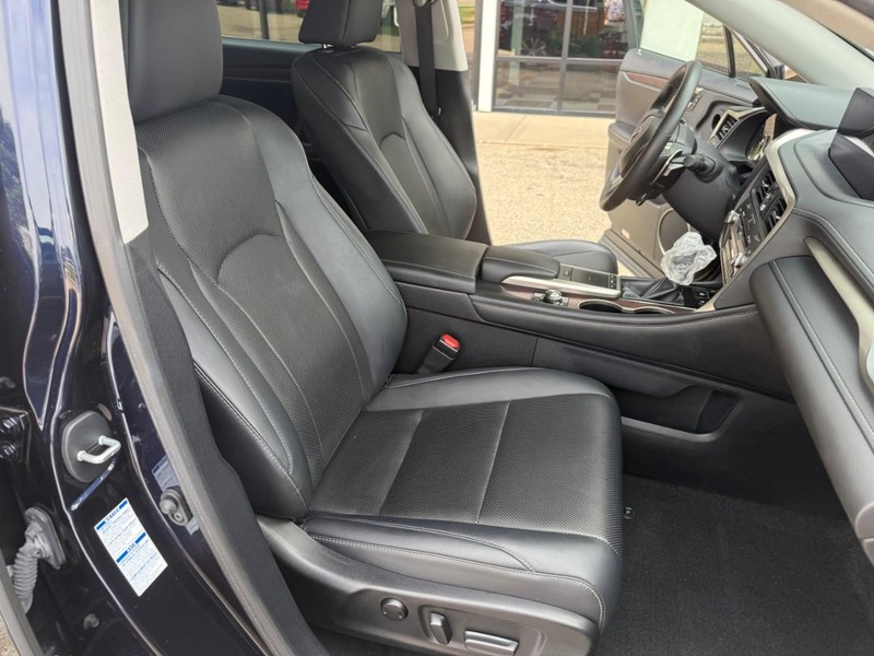 Lexus RX Vehicle Image 18