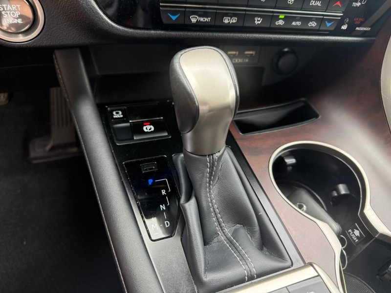 Lexus RX Vehicle Image 32