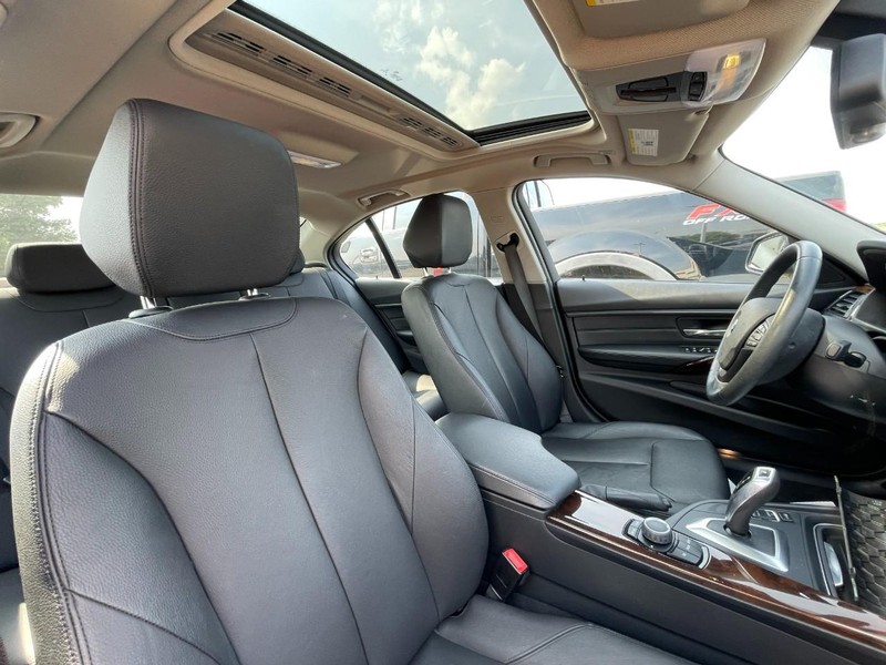 BMW 3 Series Vehicle Image 04