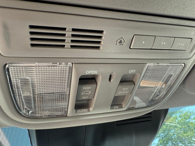 Honda CR-V Vehicle Image 31