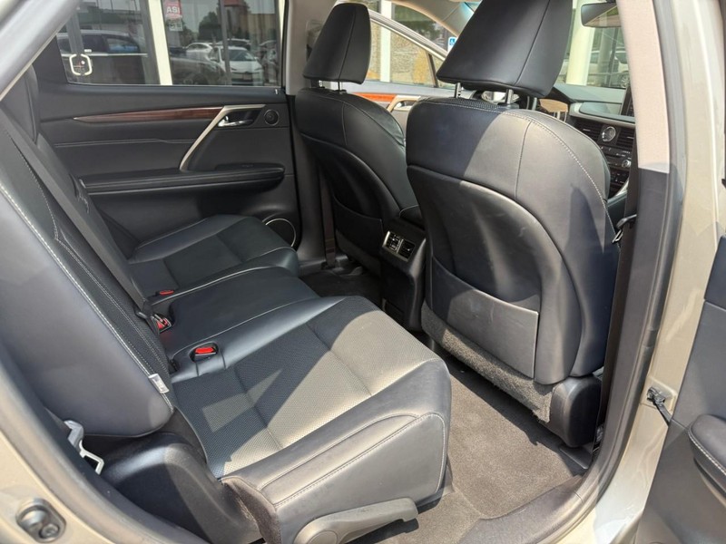 Lexus RX Vehicle Image 16