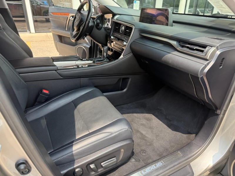 Lexus RX Vehicle Image 18