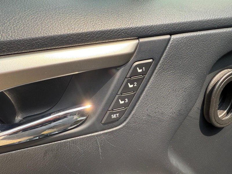 Lexus RX Vehicle Image 19