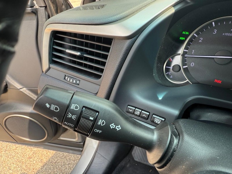 Lexus RX Vehicle Image 24