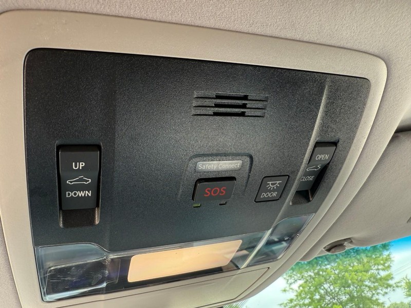 Lexus RX Vehicle Image 34