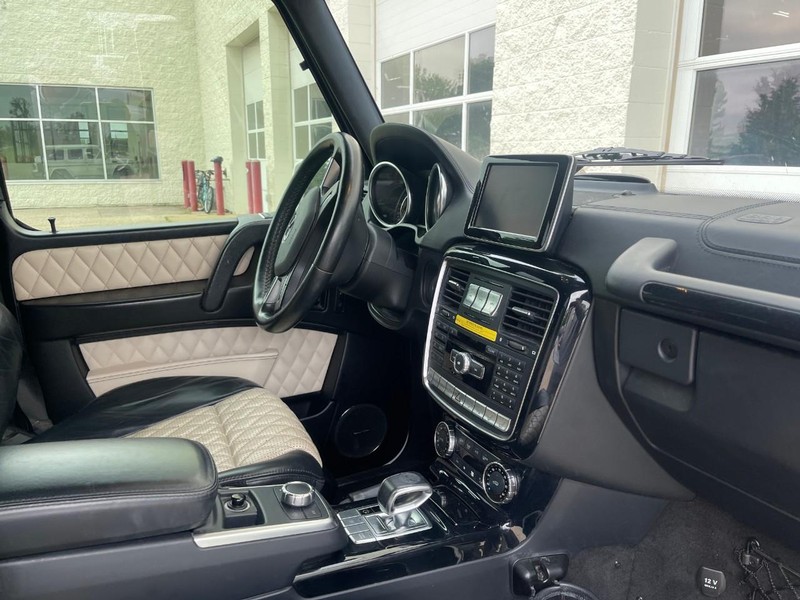 Mercedes-Benz G-Class Vehicle Image 02