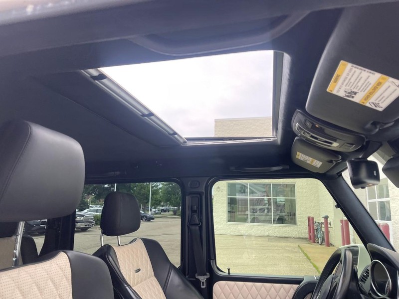 Mercedes-Benz G-Class Vehicle Image 04