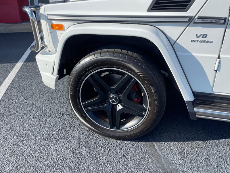 Mercedes-Benz G-Class Vehicle Image 09