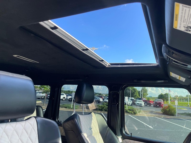 Mercedes-Benz G-Class Vehicle Image 10