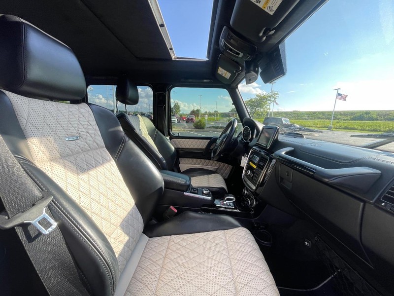 Mercedes-Benz G-Class Vehicle Image 11