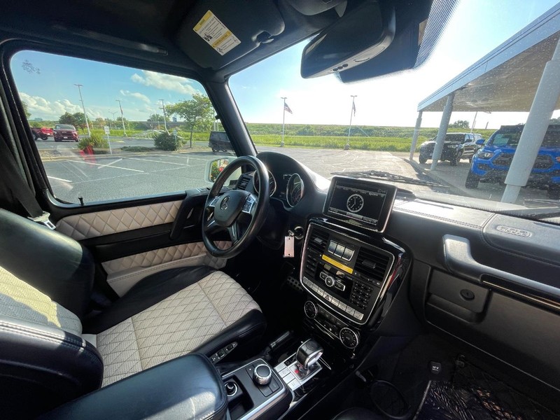 Mercedes-Benz G-Class Vehicle Image 12