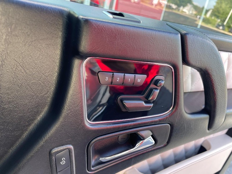 Mercedes-Benz G-Class Vehicle Image 14