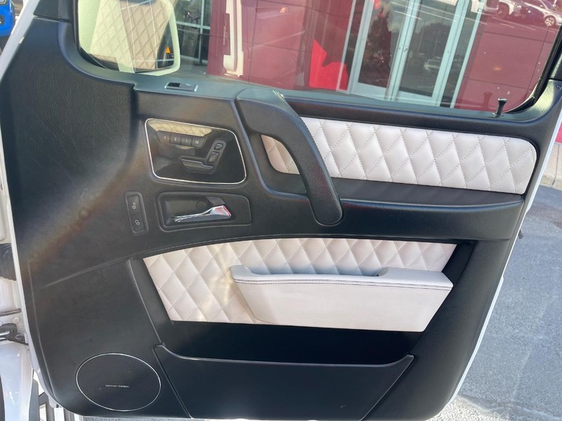 Mercedes-Benz G-Class Vehicle Image 15
