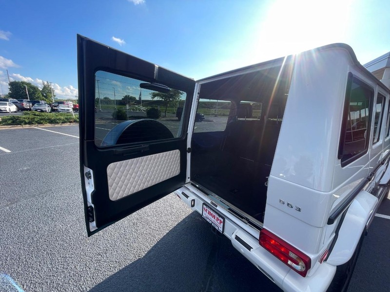 Mercedes-Benz G-Class Vehicle Image 17