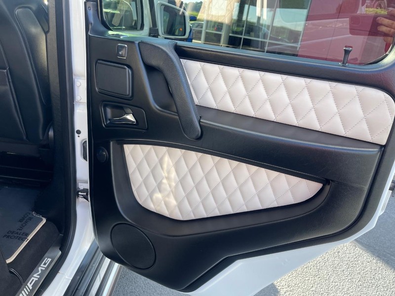 Mercedes-Benz G-Class Vehicle Image 18