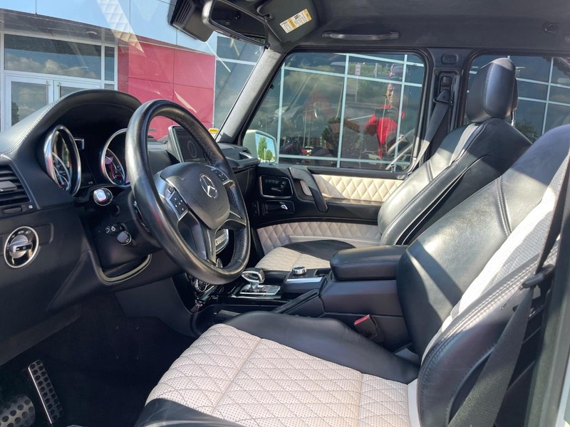 Mercedes-Benz G-Class Vehicle Image 21