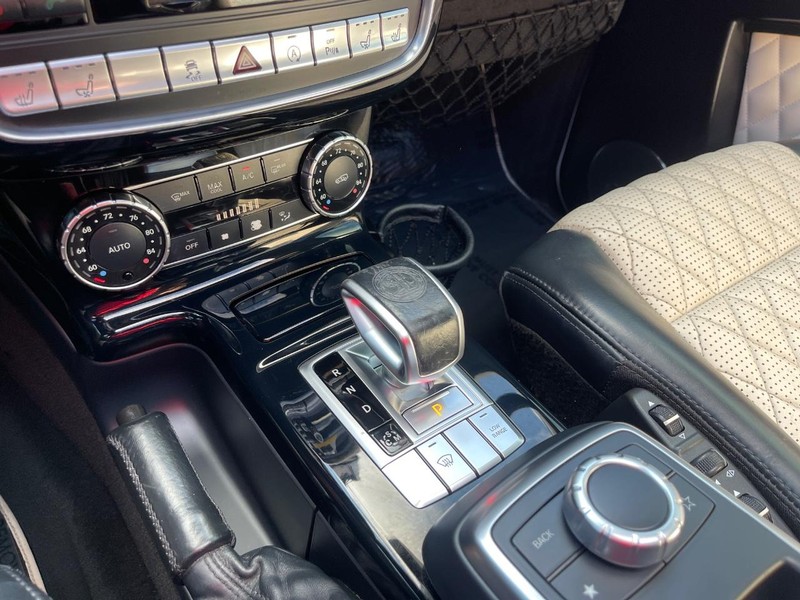 Mercedes-Benz G-Class Vehicle Image 27