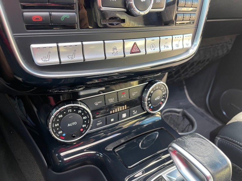 Mercedes-Benz G-Class Vehicle Image 36