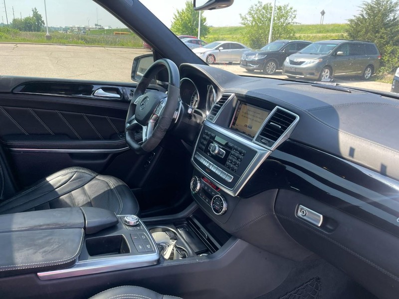 Mercedes-Benz GL-Class Vehicle Image 02