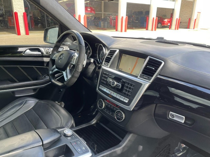 Mercedes-Benz GL-Class Vehicle Image 10