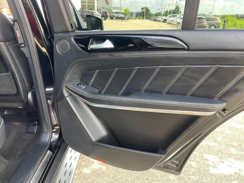 Mercedes-Benz GL-Class Vehicle Image 20
