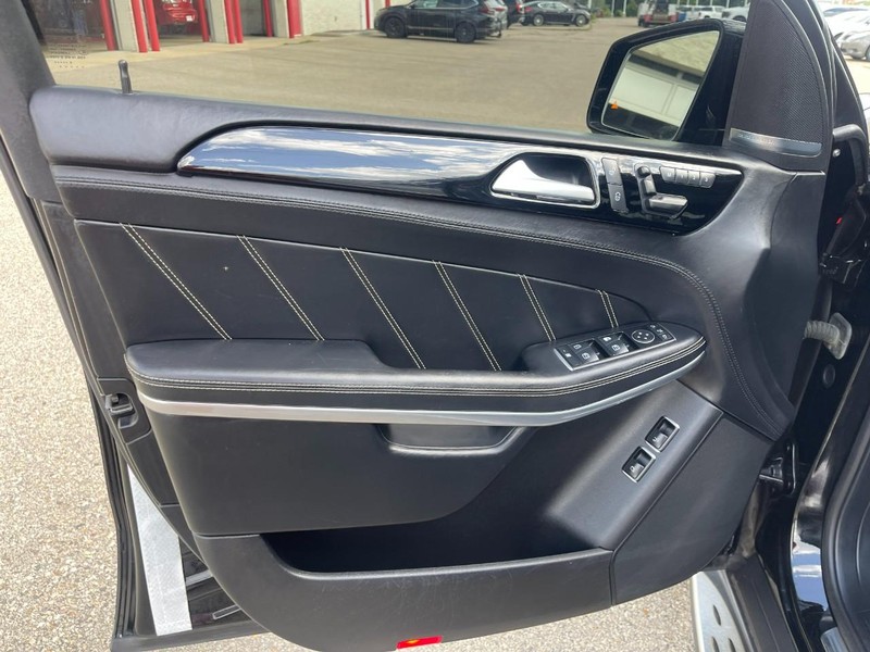 Mercedes-Benz GL-Class Vehicle Image 26