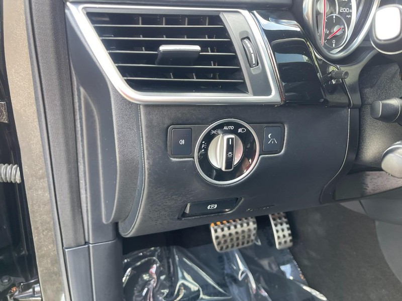 Mercedes-Benz GL-Class Vehicle Image 30