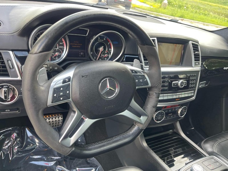 Mercedes-Benz GL-Class Vehicle Image 31