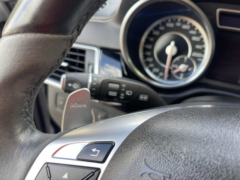 Mercedes-Benz GL-Class Vehicle Image 32